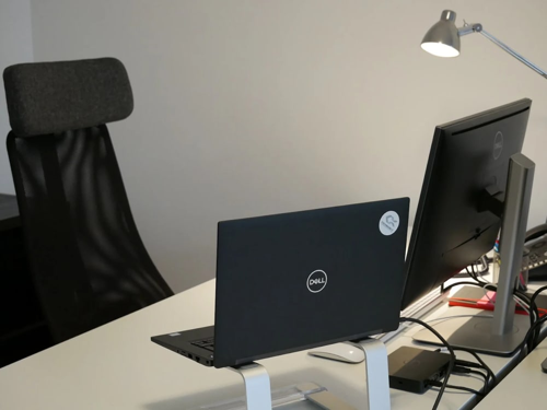 FISCHMANN.IT Büroalltag - Teamarbeit im modernen Office
